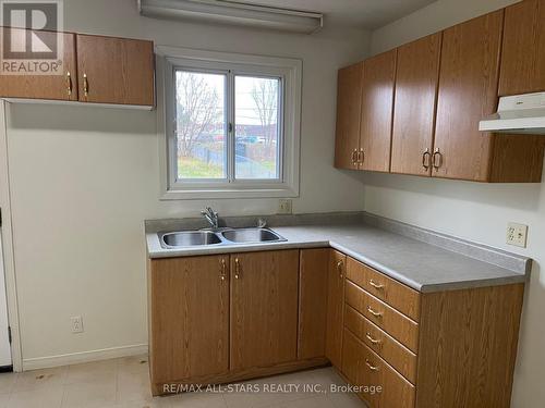 55 Maryknoll Avenue, Kawartha Lakes (Lindsay), ON - Indoor Photo Showing Kitchen With Double Sink