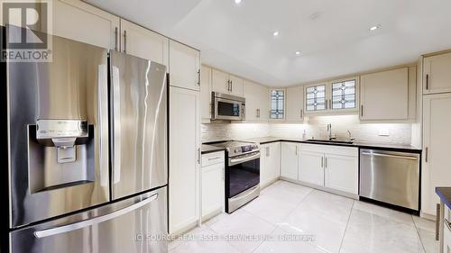 Ph7 - 65 Harbour Square, Toronto, ON - Indoor Photo Showing Kitchen