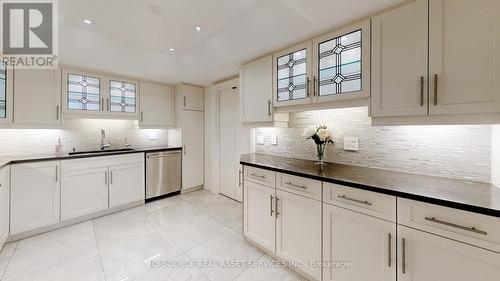 Ph7 - 65 Harbour Square, Toronto, ON - Indoor Photo Showing Kitchen