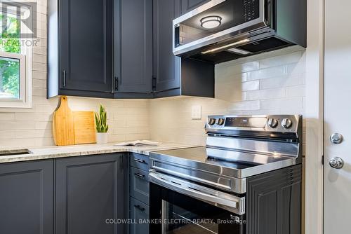 422 Bellevue Street, Peterborough (Northcrest), ON - Indoor Photo Showing Kitchen With Upgraded Kitchen