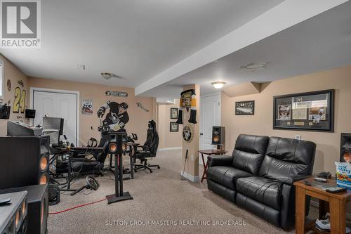 500 Weston Crescent, Kingston (East Gardiners Rd), ON - Indoor