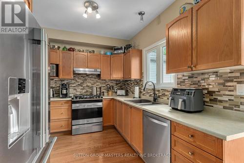 500 Weston Crescent, Kingston (East Gardiners Rd), ON - Indoor Photo Showing Kitchen With Double Sink