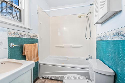 61 Brant Avenue, Kingston (East Of Sir John A. Blvd), ON - Indoor Photo Showing Bathroom