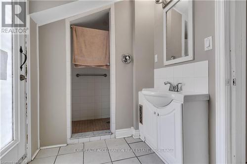 231 Dundas Street W, Greater Napanee, ON - Indoor Photo Showing Bathroom