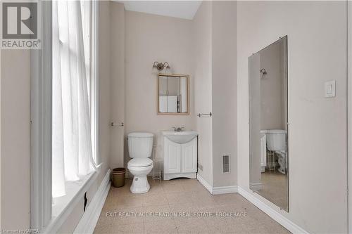 231 Dundas Street W, Greater Napanee, ON - Indoor Photo Showing Bathroom