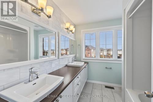 2093 Swanfield Street, Kingston, ON - Indoor Photo Showing Bathroom