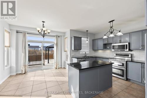 2093 Swanfield Street, Kingston, ON - Indoor Photo Showing Kitchen With Upgraded Kitchen