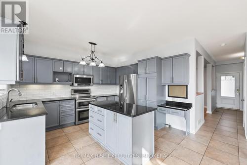 2093 Swanfield Street, Kingston, ON - Indoor Photo Showing Kitchen With Upgraded Kitchen