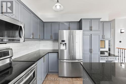 2093 Swanfield Street, Kingston, ON - Indoor Photo Showing Kitchen With Upgraded Kitchen