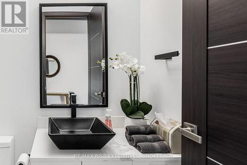 1009 - 150 Marketplace Avenue, Ottawa, ON - Indoor Photo Showing Kitchen With Double Sink