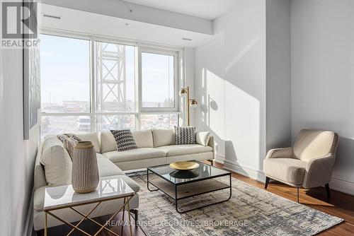 718 - 150 Marketplace Avenue, Ottawa, ON - Indoor Photo Showing Living Room