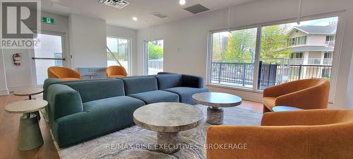 718 - 150 Marketplace Avenue, Ottawa, ON - Indoor Photo Showing Living Room