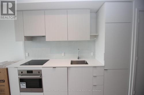 3612 - 161 Roehampton Avenue, Toronto (Mount Pleasant West), ON - Indoor Photo Showing Kitchen With Upgraded Kitchen