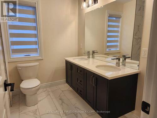 89 Royal Crescent, Southwold, ON - Indoor Photo Showing Bathroom