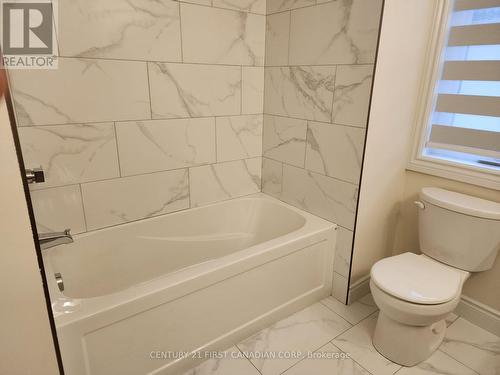 89 Royal Crescent, Southwold, ON - Indoor Photo Showing Bathroom