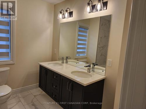 89 Royal Crescent, Southwold, ON - Indoor Photo Showing Bathroom