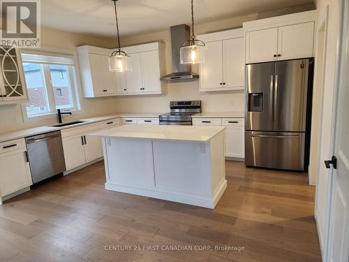 89 Royal Crescent, Southwold, ON - Indoor Photo Showing Kitchen With Stainless Steel Kitchen