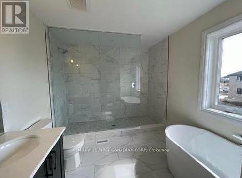 89 Royal Crescent, Southwold, ON - Indoor Photo Showing Bathroom