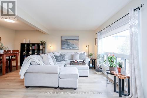 26 - 1990 Wavell Street, London, ON - Indoor Photo Showing Living Room