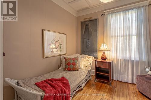 99 Boullee Street, London, ON - Indoor Photo Showing Bedroom