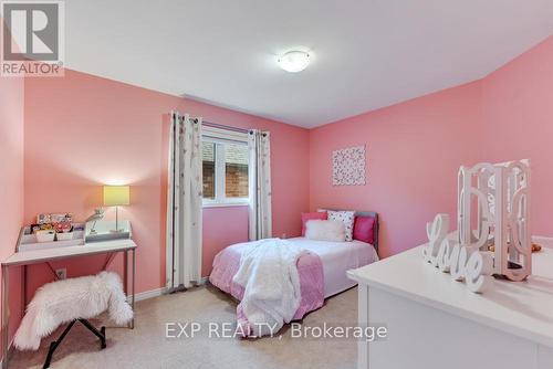 2089 Galloway Street, Innisfil, ON - Indoor Photo Showing Bedroom