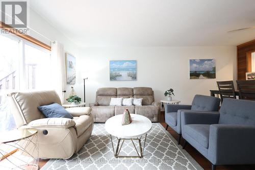 12 Park Avenue, Lambton Shores (Grand Bend), ON - Indoor Photo Showing Living Room