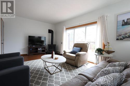 12 Park Avenue, Lambton Shores (Grand Bend), ON - Indoor Photo Showing Living Room