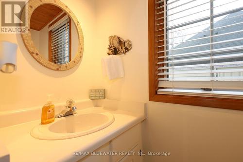 12 Park Avenue, Lambton Shores (Grand Bend), ON - Indoor Photo Showing Bathroom