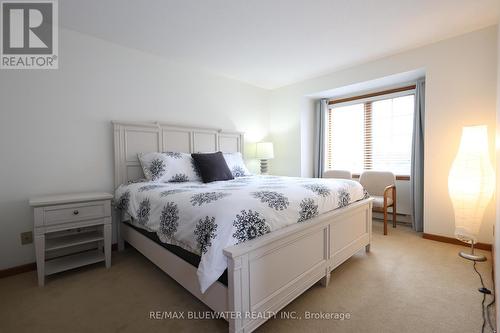 12 Park Avenue, Lambton Shores (Grand Bend), ON - Indoor Photo Showing Bedroom