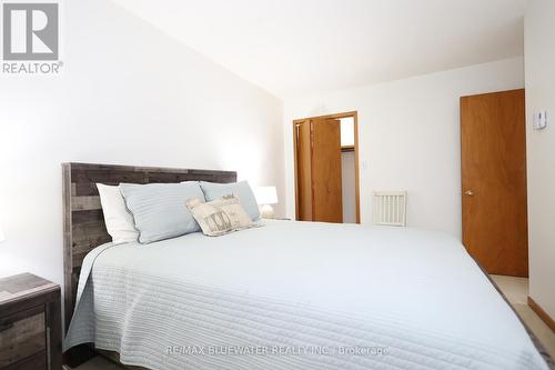 12 Park Avenue, Lambton Shores (Grand Bend), ON - Indoor Photo Showing Bedroom