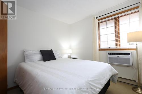 12 Park Avenue, Lambton Shores (Grand Bend), ON - Indoor Photo Showing Bedroom