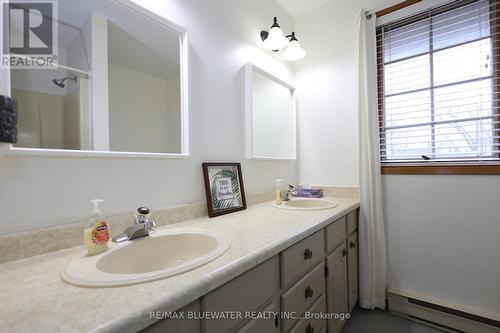 12 Park Avenue, Lambton Shores (Grand Bend), ON - Indoor Photo Showing Bathroom