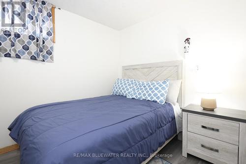 12 Park Avenue, Lambton Shores (Grand Bend), ON - Indoor Photo Showing Bedroom