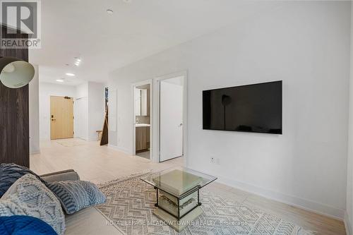 813 - 15 Mercer Street, Toronto, ON - Indoor Photo Showing Living Room