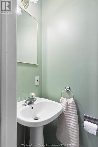 52 Cherry, Mcgregor, ON - Indoor Photo Showing Bathroom