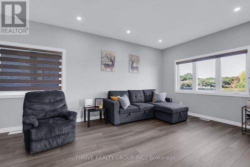 3747 Somerston Crescent, London, ON - Indoor Photo Showing Living Room