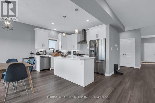 3747 Somerston Crescent, London, ON - Indoor Photo Showing Kitchen With Upgraded Kitchen