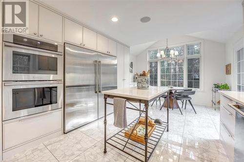 10216 Parkside Crescent, Grand Bend, ON - Indoor Photo Showing Kitchen With Upgraded Kitchen