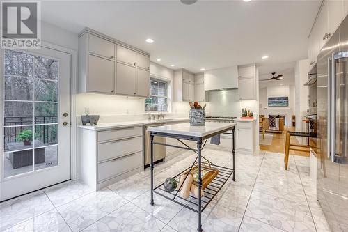 10216 Parkside Crescent, Grand Bend, ON - Indoor Photo Showing Kitchen