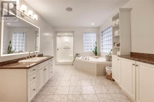 10216 Parkside Crescent, Grand Bend, ON - Indoor Photo Showing Bathroom