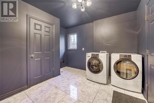 10216 Parkside Crescent, Grand Bend, ON - Indoor Photo Showing Laundry Room