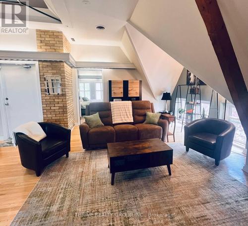 533 Queens Avenue, London, ON - Indoor Photo Showing Living Room