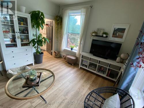 533 Queens Avenue, London, ON - Indoor Photo Showing Living Room