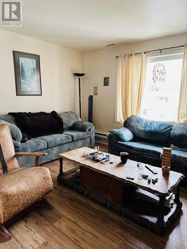 1131 Ontario Street, Cornwall (717 - Cornwall), ON - Indoor Photo Showing Living Room