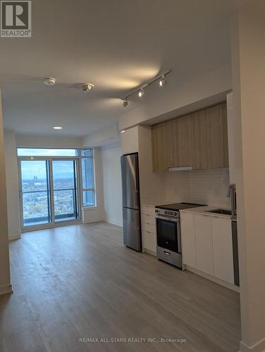 2209 - 30 Upper Mall Way, Vaughan, ON - Indoor Photo Showing Kitchen