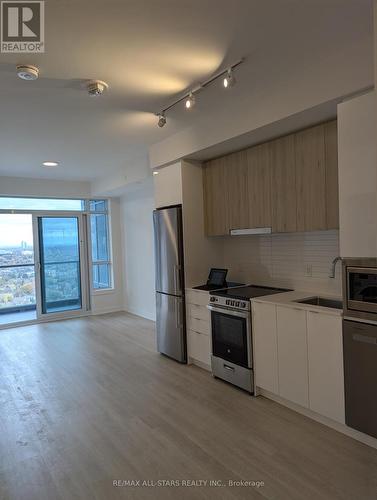 2209 - 30 Upper Mall Way, Vaughan, ON - Indoor Photo Showing Kitchen With Stainless Steel Kitchen