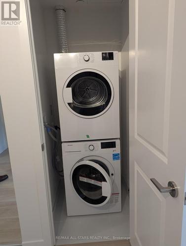 2209 - 30 Upper Mall Way, Vaughan, ON - Indoor Photo Showing Laundry Room