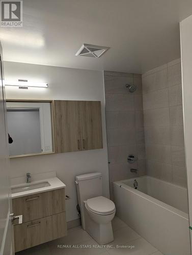 2209 - 30 Upper Mall Way, Vaughan, ON - Indoor Photo Showing Bathroom