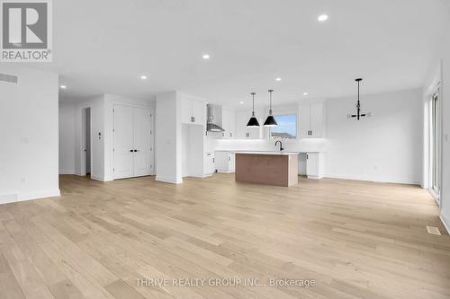 3958 Campbell Street N, London, ON - Indoor Photo Showing Kitchen