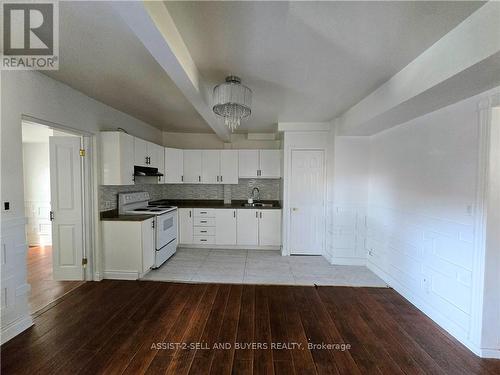 307-309 Prince Arthur Street, Cornwall, ON - Indoor Photo Showing Kitchen